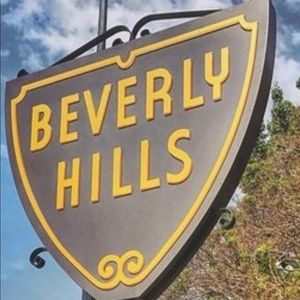 Meet your Posher, spiritual Aphrodite psychic